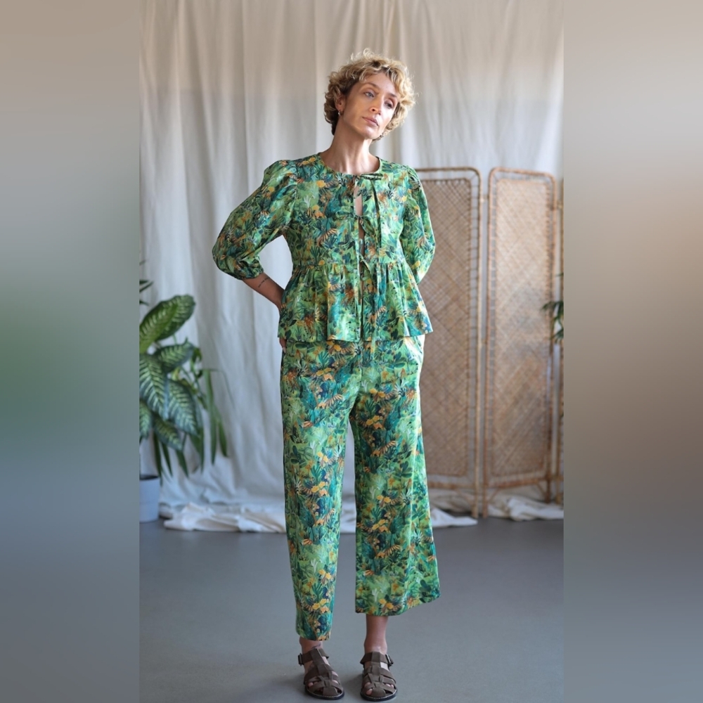 NWT OFFON Wide leg elasticated waist pants in floral print SZ LARGE